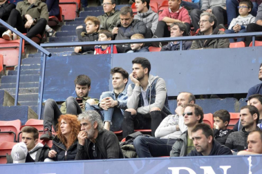 ¿Estuviste en el estadio durante el partido? Trata de encontrarte en la grada.