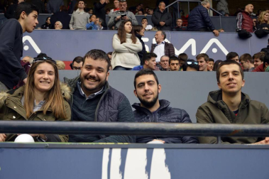 ¿Estuviste en el estadio durante el partido? Trata de encontrarte en la grada.