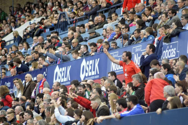 ¿Estuviste en el estadio durante el partido? Trata de encontrarte en la grada.