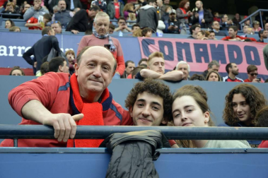 ¿Estuviste en el estadio durante el partido? Trata de encontrarte en la grada.