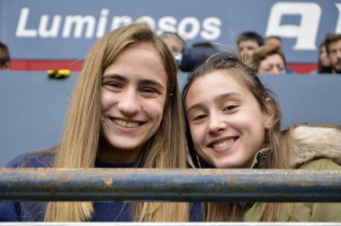 ¿Estuviste en el estadio durante el partido? Trata de encontrarte en la grada.