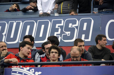 ¿Estuviste en el estadio durante el partido? Trata de encontrarte en la grada.