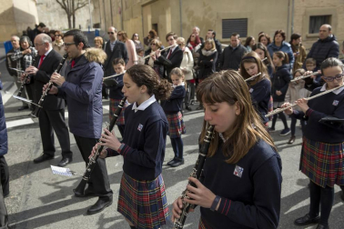 La procesión del Cristo Resucitado ha recorrido las calles de Pamplona por segundo año