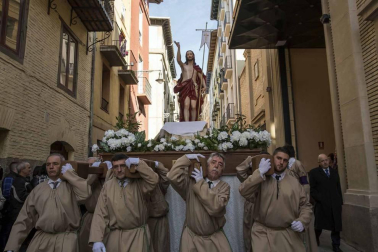 La procesión del Cristo Resucitado ha recorrido las calles de Pamplona por segundo año