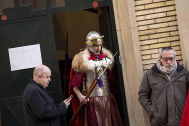 La procesión del Cristo Resucitado ha recorrido las calles de Pamplona por segundo año
