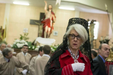 La procesión del Cristo Resucitado ha recorrido las calles de Pamplona por segundo año