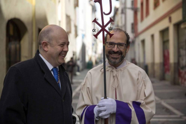 La procesión del Cristo Resucitado ha recorrido las calles de Pamplona por segundo año