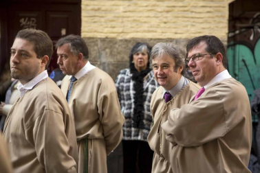 La procesión del Cristo Resucitado ha recorrido las calles de Pamplona por segundo año