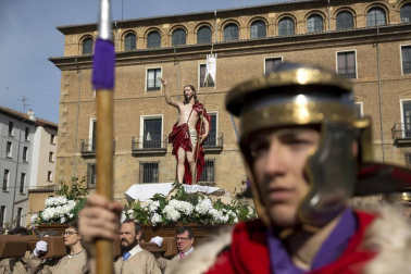 La procesión del Cristo Resucitado ha recorrido las calles de Pamplona por segundo año