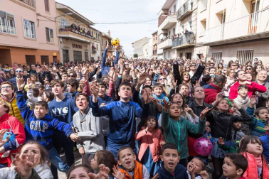 El buen tiempo animó a los habitantes de la localidad ribera a presenciar una representación que se celebra desde el siglo XIX