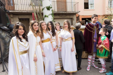El buen tiempo animó a los habitantes de la localidad ribera a presenciar una representación que se celebra desde el siglo XIX