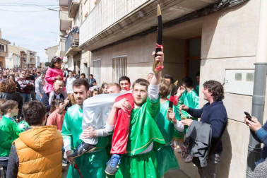 El buen tiempo animó a los habitantes de la localidad ribera a presenciar una representación que se celebra desde el siglo XIX