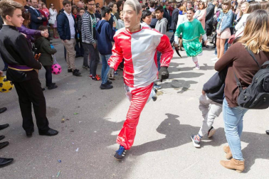 El buen tiempo animó a los habitantes de la localidad ribera a presenciar una representación que se celebra desde el siglo XIX