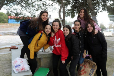 Vecinos de Arguedas, Cadreita y Mélida arroparon a la virgen en la misa y después comieron junto a la ermita