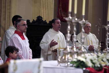 La capilla de San Fermín acogió este miércoles la misa de la escalera del 4 de abril, el cuarto peldaño.
