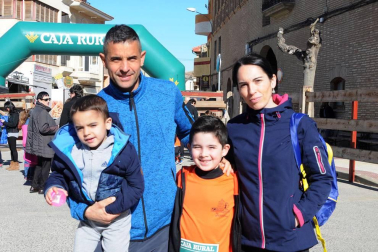 El 30 de marzo se desarrolló en Arguedas el XXIII Trail al Yugo, una prueba deportiva que dio inicio con las categorías inferiores -benjamín, alevín, infantil y cadete- para dar salida ya a media mañana a los participantes absolutos en el trail corto (5.000 metros) y el trail largo (12.220 metros). La carrera contó con un gran ambiente festivo en la línea de salida y llegada, que se ubicó en la calle Real junto al Ayuntamiento.