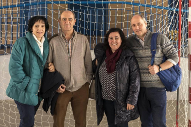 Las instalaciones del colegio pamplonés de Nuestra Señora del Huerto fueron el escenario de la tercera edición del Torneo de 12 horas Interparroquial de Semana Santa. Una iniciativa deportiva y solidaria con la que se quiere apoyar el proyecto que la congregación religiosa de este centro educativo tiene en el Congo.