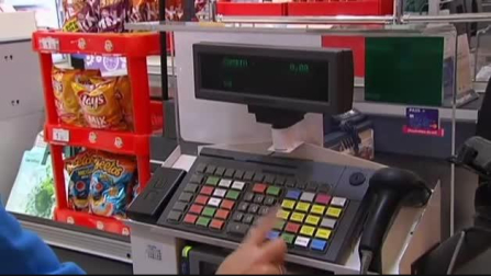 Cobrar las bolsas sí funciona: hay un 30% menos en el mar