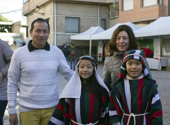 Desde el juicio de Pilatos hasta la crucifixión, Andosilla revive la pasión de Cristo cada Viernes Santo. La escenificación de este episodio bíblico, protagonizado por vecinos de la localidad, es uno de los eventos más interesantes de estas fechas en Navarra. Durante la mañana hubo, además, Mercado hebreo.