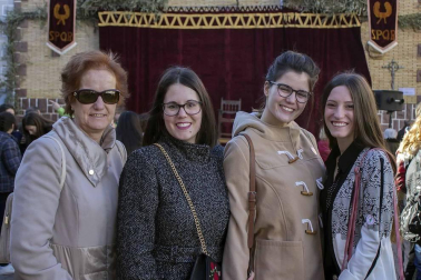 Desde el juicio de Pilatos hasta la crucifixión, Andosilla revive la pasión de Cristo cada Viernes Santo. La escenificación de este episodio bíblico, protagonizado por vecinos de la localidad, es uno de los eventos más interesantes de estas fechas en Navarra. Durante la mañana hubo, además, Mercado hebreo.