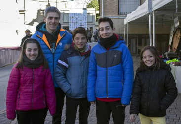 Desde el juicio de Pilatos hasta la crucifixión, Andosilla revive la pasión de Cristo cada Viernes Santo. La escenificación de este episodio bíblico, protagonizado por vecinos de la localidad, es uno de los eventos más interesantes de estas fechas en Navarra. Durante la mañana hubo, además, Mercado hebreo.