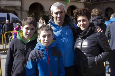 La edición número veinte del Gran Premio Miguel Induráin, con salida y llegada en Estella, tuvo como gran protagonista a Alejandro Valverde. El ciclista murciano cumplió con los pronósticos y se llevó el triunfo en esta carrera, la única profesional que se desarrolla en la Comunidad foral. El Club Ciclista Estella, organizador del evento deportivo, aprovechó los momentos previos al inicio de la competición para homenajear al navarro José Miguel Echávarri, uno de los nombres propios de este deporte en las últimas décadas.