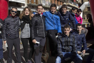 La edición número veinte del Gran Premio Miguel Induráin, con salida y llegada en Estella, tuvo como gran protagonista a Alejandro Valverde. El ciclista murciano cumplió con los pronósticos y se llevó el triunfo en esta carrera, la única profesional que se desarrolla en la Comunidad foral. El Club Ciclista Estella, organizador del evento deportivo, aprovechó los momentos previos al inicio de la competición para homenajear al navarro José Miguel Echávarri, uno de los nombres propios de este deporte en las últimas décadas.