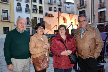 Tudela cuenta con un amplio repertorio de tradiciones alrededor de las fiestas de la Semana Santa. La Bajada del Ángel y el Volatín son las más reconocidas dentro y fuera de la capital ribera, pero también se realizan otras interesantes actividades como la escenificación de la Pasión de Cristo, que se puso en marcha el miércoles 28 de marzo en el escenario preparado para la ocasión en la plaza Mercadal.