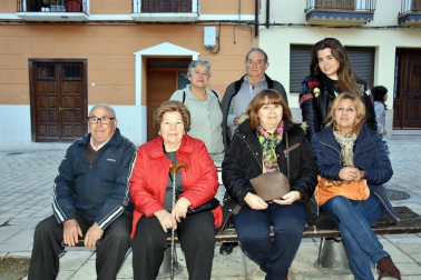 Tudela cuenta con un amplio repertorio de tradiciones alrededor de las fiestas de la Semana Santa. La Bajada del Ángel y el Volatín son las más reconocidas dentro y fuera de la capital ribera, pero también se realizan otras interesantes actividades como la escenificación de la Pasión de Cristo, que se puso en marcha el miércoles 28 de marzo en el escenario preparado para la ocasión en la plaza Mercadal.