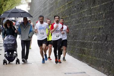 Imágenes de la 'VI Carrera de la Ciudadela-Desafío Empresas'