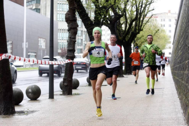 Imágenes de la 'VI Carrera de la Ciudadela-Desafío Empresas'
