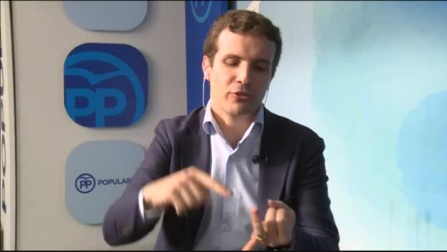 Casado niega haber recibido trato de favor para conseguir su máster