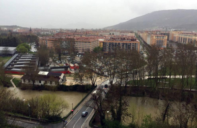 Sube la alerta: Pamplona prohíbe aparcar en Corralillos y el entorno del Club Natación