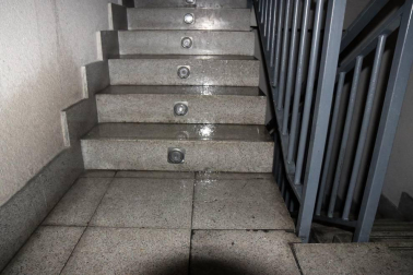 El aparcamiento de la calle Compañía de Pamplona sufre desde hace años filtraciones, que ahora llegan al cuadro eléctrico.