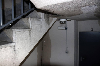 El aparcamiento de la calle Compañía de Pamplona sufre desde hace años filtraciones, que ahora llegan al cuadro eléctrico.