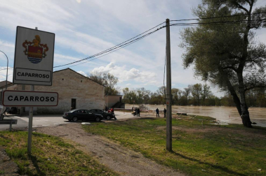 La recta de Arguedas con agua del barranco de Las Limas, cortes en la NA-134 y agua en las Bardenas tras las lluvias del 12 de abril.