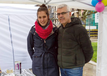 ANA (Asociación Navarra de Autismo) celebró el domingo 8 de abril una jornada de concienciación con motivo del Día Internacional del Autismo. La céntrica Plaza del Castillo fue el lugar elegido para el desarrollo del programa que, además de las mesas informativas, incluyó hinchables, concentración de dantzaris, entrega de premios del VII Concurso de dibujo, masterclass de zumba y concierto solidario a cargo de Epsilon.