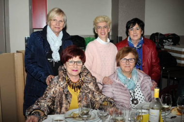 La Asociación de Mujeres Marecilla organizó una Semana Cultural del 3 al 7 de abril. Charlas, cine fórum o un recital de música y poesía formaron parte de las actividades programadas, que finalizaron con una comida en la sociedad Ana de Velasco a la que asistieron 130 comensales, con sobremesa musical a cargo de la orquesta Azabache.