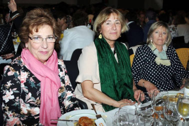 La Asociación de Mujeres Marecilla organizó una Semana Cultural del 3 al 7 de abril. Charlas, cine fórum o un recital de música y poesía formaron parte de las actividades programadas, que finalizaron con una comida en la sociedad Ana de Velasco a la que asistieron 130 comensales, con sobremesa musical a cargo de la orquesta Azabache.