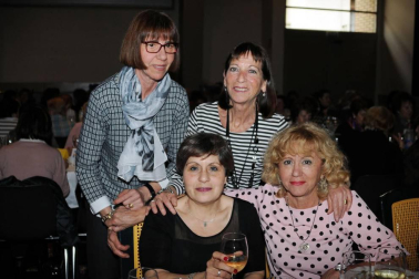 La Asociación de Mujeres Marecilla organizó una Semana Cultural del 3 al 7 de abril. Charlas, cine fórum o un recital de música y poesía formaron parte de las actividades programadas, que finalizaron con una comida en la sociedad Ana de Velasco a la que asistieron 130 comensales, con sobremesa musical a cargo de la orquesta Azabache.
