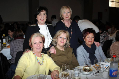 La Asociación de Mujeres Marecilla organizó una Semana Cultural del 3 al 7 de abril. Charlas, cine fórum o un recital de música y poesía formaron parte de las actividades programadas, que finalizaron con una comida en la sociedad Ana de Velasco a la que asistieron 130 comensales, con sobremesa musical a cargo de la orquesta Azabache.