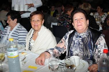 La Asociación de Mujeres Marecilla organizó una Semana Cultural del 3 al 7 de abril. Charlas, cine fórum o un recital de música y poesía formaron parte de las actividades programadas, que finalizaron con una comida en la sociedad Ana de Velasco a la que asistieron 130 comensales, con sobremesa musical a cargo de la orquesta Azabache.