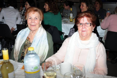 La Asociación de Mujeres Marecilla organizó una Semana Cultural del 3 al 7 de abril. Charlas, cine fórum o un recital de música y poesía formaron parte de las actividades programadas, que finalizaron con una comida en la sociedad Ana de Velasco a la que asistieron 130 comensales, con sobremesa musical a cargo de la orquesta Azabache.