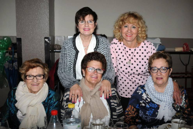 La Asociación de Mujeres Marecilla organizó una Semana Cultural del 3 al 7 de abril. Charlas, cine fórum o un recital de música y poesía formaron parte de las actividades programadas, que finalizaron con una comida en la sociedad Ana de Velasco a la que asistieron 130 comensales, con sobremesa musical a cargo de la orquesta Azabache.