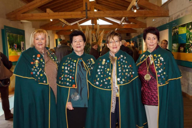 Villava vivió una nueva jornada festiva y gastronómica alrededor de la celebración de XIII Capítulo de la Cofradía del Relleno de Navarra. El acto principal fue el nombramiento de cuatro nuevo cofrades: Isabel Elizalde Arretxea, consejera del Gobierno de Navarra; Ignacio Idoate, del Restaurante Alhambra; Ion Bustamante,  árbitro internacional de balonmano; y José María Arrasate Olóriz, de panadería Arrasate.