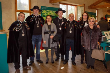 Villava vivió una nueva jornada festiva y gastronómica alrededor de la celebración de XIII Capítulo de la Cofradía del Relleno de Navarra. El acto principal fue el nombramiento de cuatro nuevo cofrades: Isabel Elizalde Arretxea, consejera del Gobierno de Navarra; Ignacio Idoate, del Restaurante Alhambra; Ion Bustamante,  árbitro internacional de balonmano; y José María Arrasate Olóriz, de panadería Arrasate.