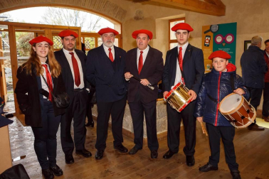 Villava vivió una nueva jornada festiva y gastronómica alrededor de la celebración de XIII Capítulo de la Cofradía del Relleno de Navarra. El acto principal fue el nombramiento de cuatro nuevo cofrades: Isabel Elizalde Arretxea, consejera del Gobierno de Navarra; Ignacio Idoate, del Restaurante Alhambra; Ion Bustamante,  árbitro internacional de balonmano; y José María Arrasate Olóriz, de panadería Arrasate.