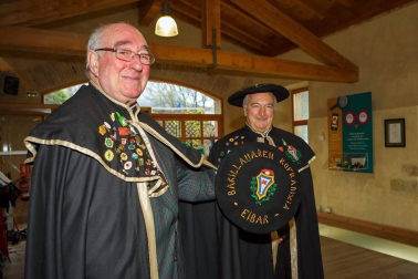 Villava vivió una nueva jornada festiva y gastronómica alrededor de la celebración de XIII Capítulo de la Cofradía del Relleno de Navarra. El acto principal fue el nombramiento de cuatro nuevo cofrades: Isabel Elizalde Arretxea, consejera del Gobierno de Navarra; Ignacio Idoate, del Restaurante Alhambra; Ion Bustamante,  árbitro internacional de balonmano; y José María Arrasate Olóriz, de panadería Arrasate.