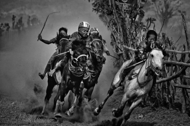 Imágenes galardonadas en las distintas categorías de los galardones de fotoperiodismo entregados este viernes 13 de abril.