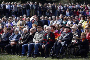 Imágenes del acto celebrado en la Vuelta del Castillo de Pamplona con motivo de la conmemoración de la instauración de la II República.